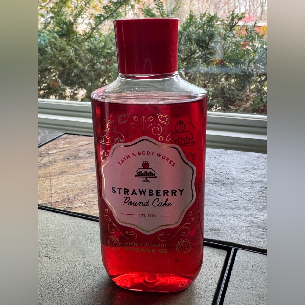 Bath & Body Works Strawberry Pound Cake Body Wash - Red